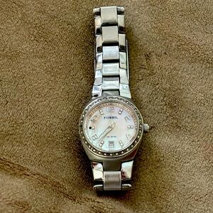 BABY PINK FOSSIL WATCH YOU WILL A NEW BATTERY AND TO GET LINKS FOR IT